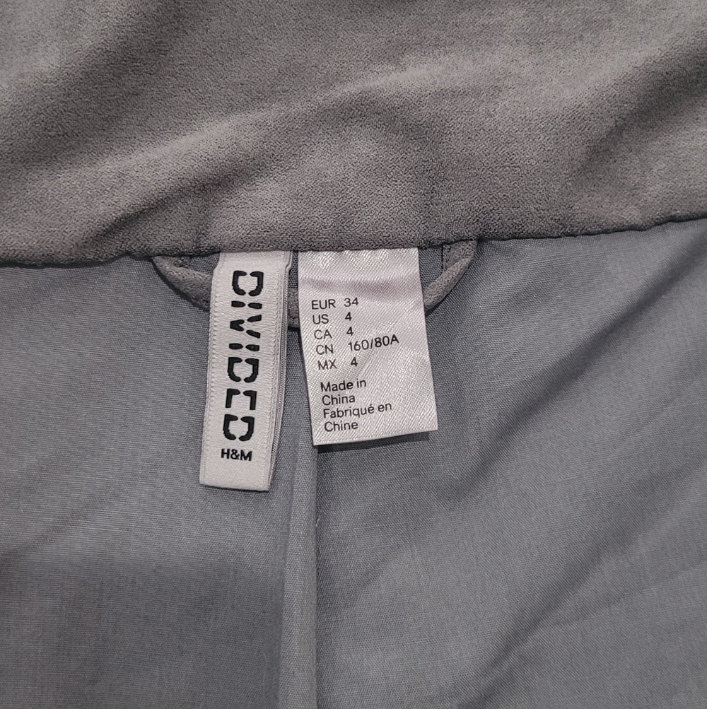 H&M Gray Faux Suede Cropped Biker Style Jacket Off Side Zipper Pockets Size 4 - Picture 11 of 14